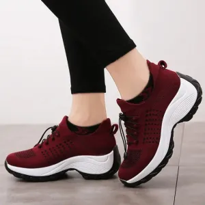 Gorgeous flat platform sneakers with breathable mesh and laces for women.